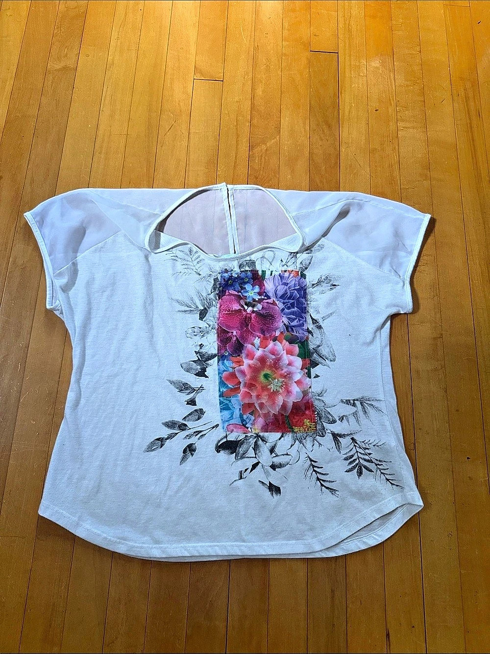 Maurices Floral Short Sleeve Blouse White & Pink sheer shoulder women’s XL